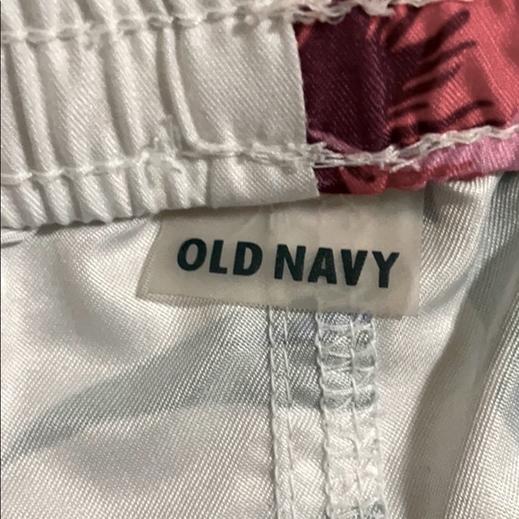 Old Navy Tropical Print Shorts < - Picture 3 of 5